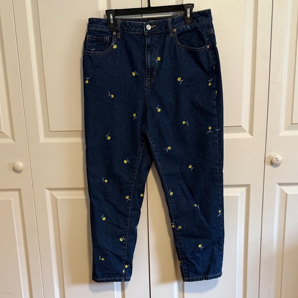 BDG Denim - BDG Dark Blue mom Jeans high rise slim with Yellow Floral Embroidery